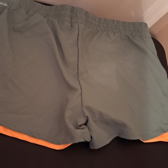 Women's Harbor green Xersion Layered shorts NWT - Picture 2 of 5